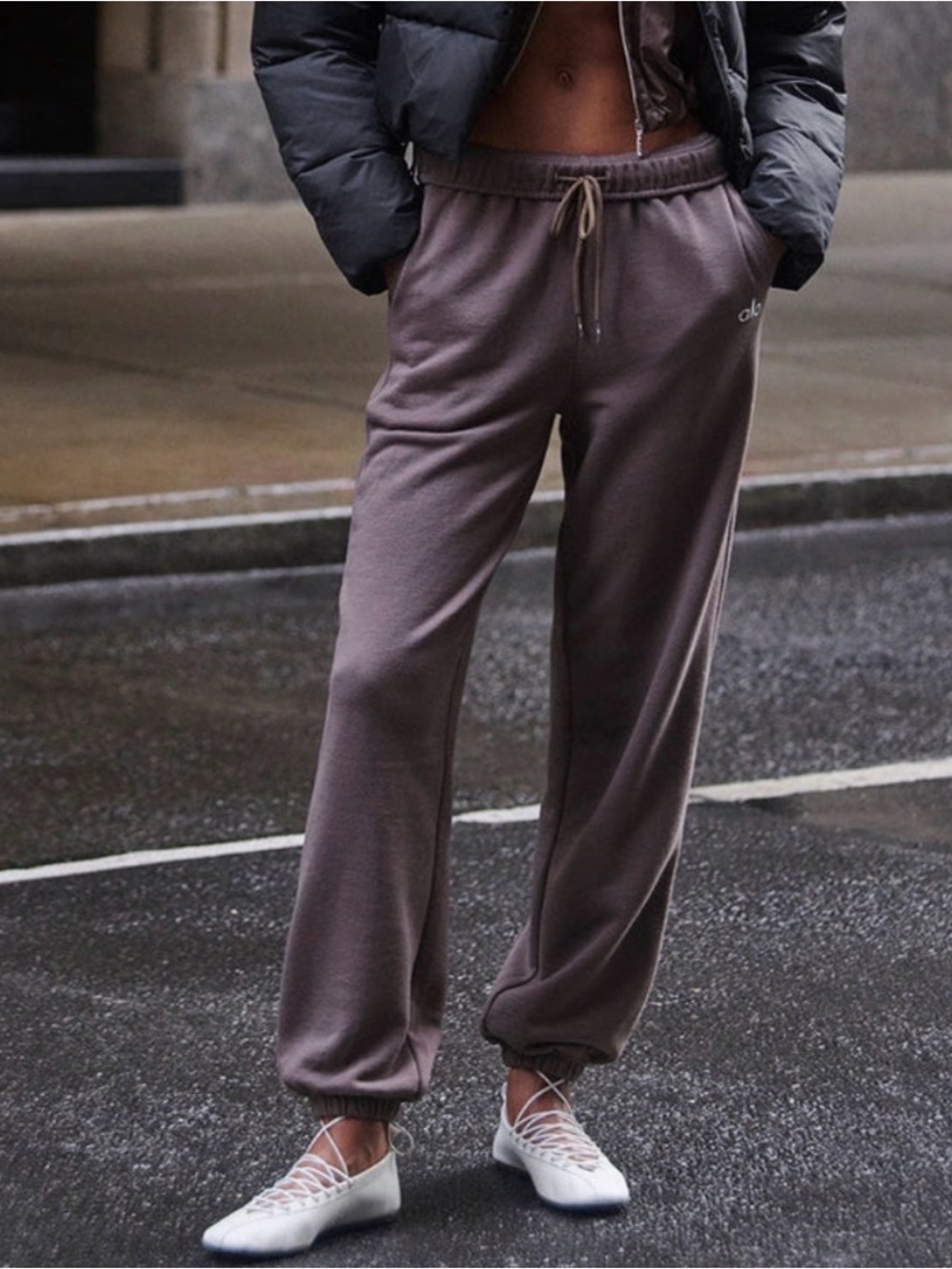 Alo Yoga Accolade Straight Leg Raisinette Gray Fleece Lined Unisex Sweatpants M - Picture 2 of 8